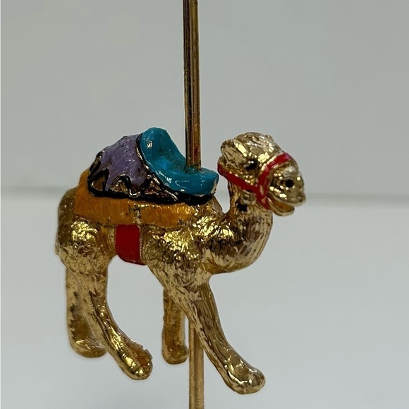 Gold figurine/ camel standing on a pole/pole is attached to onyx or quartz stone - Picture 10 of 11